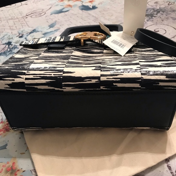 Authentic Tory Burch Snakeskin leather magnetic closure Crosby/Satchel - Picture 8 of 9